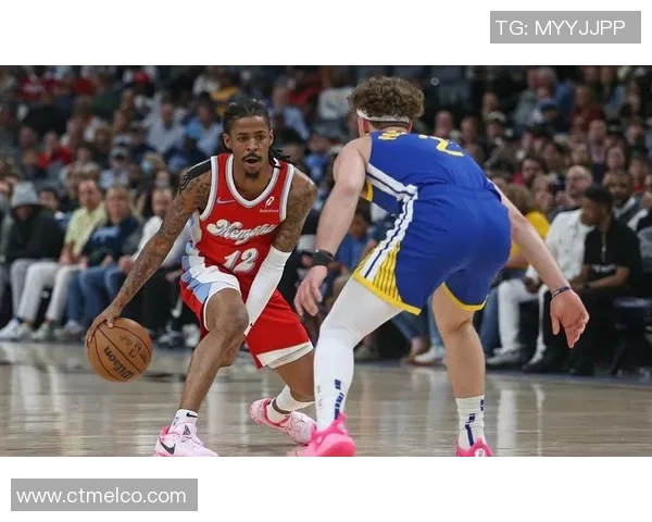 勇士队与灰熊队激战加时赛争夺季后赛关键胜利的精彩瞬间